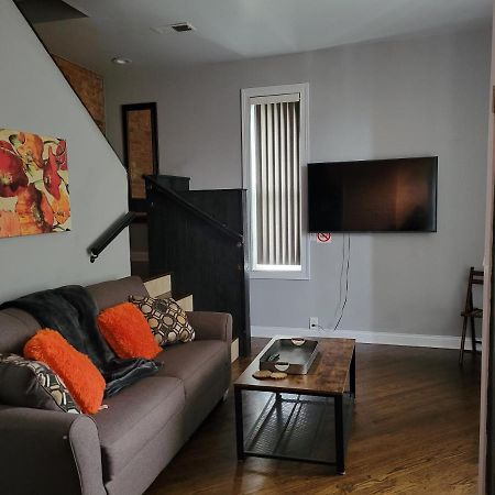 Modern Rustic Split Level With Balcony Apartment Cincinnati Exterior photo
