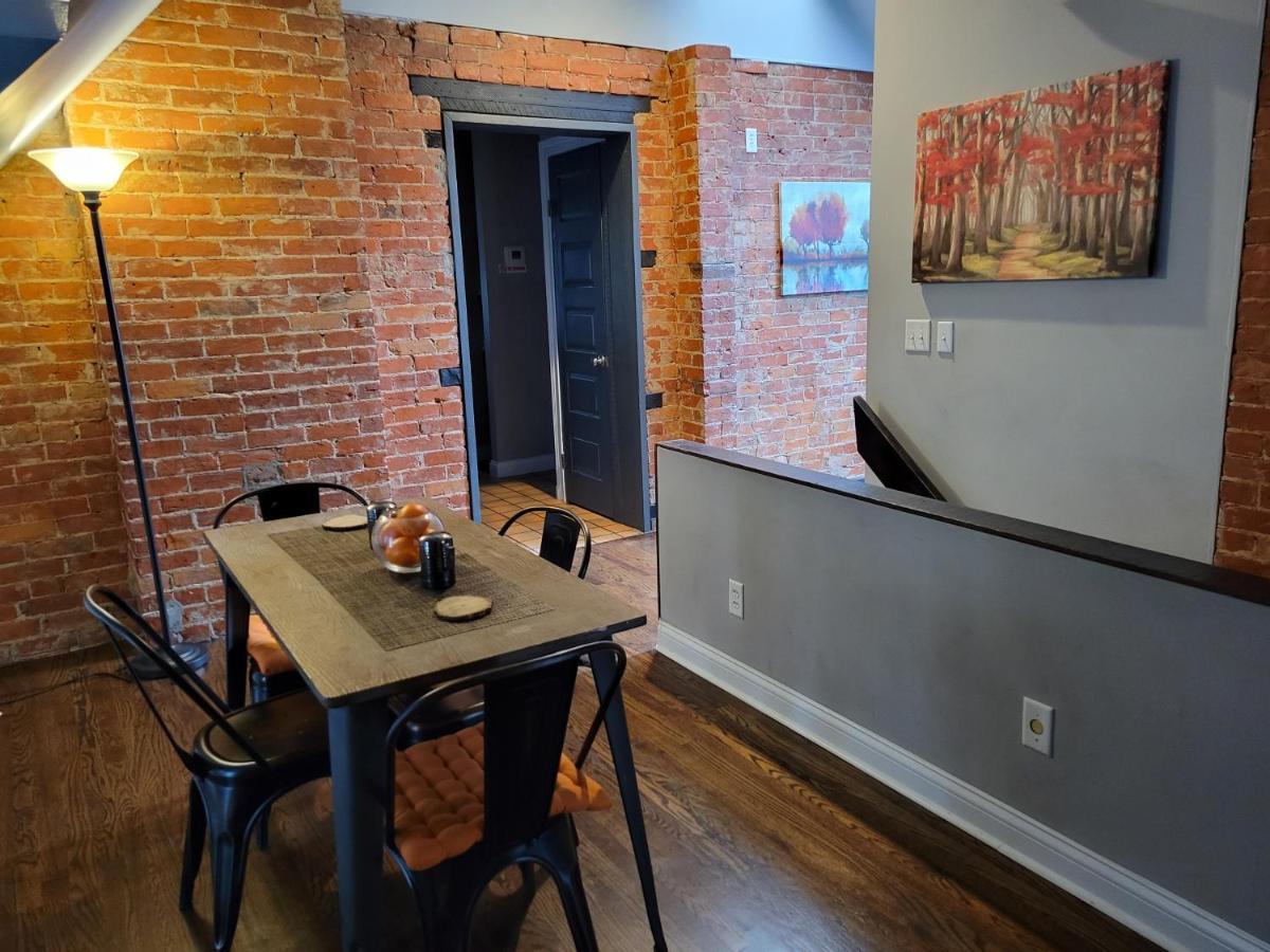 Modern Rustic Split Level With Balcony Apartment Cincinnati Exterior photo