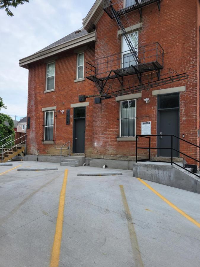 Modern Rustic Split Level With Balcony Apartment Cincinnati Exterior photo